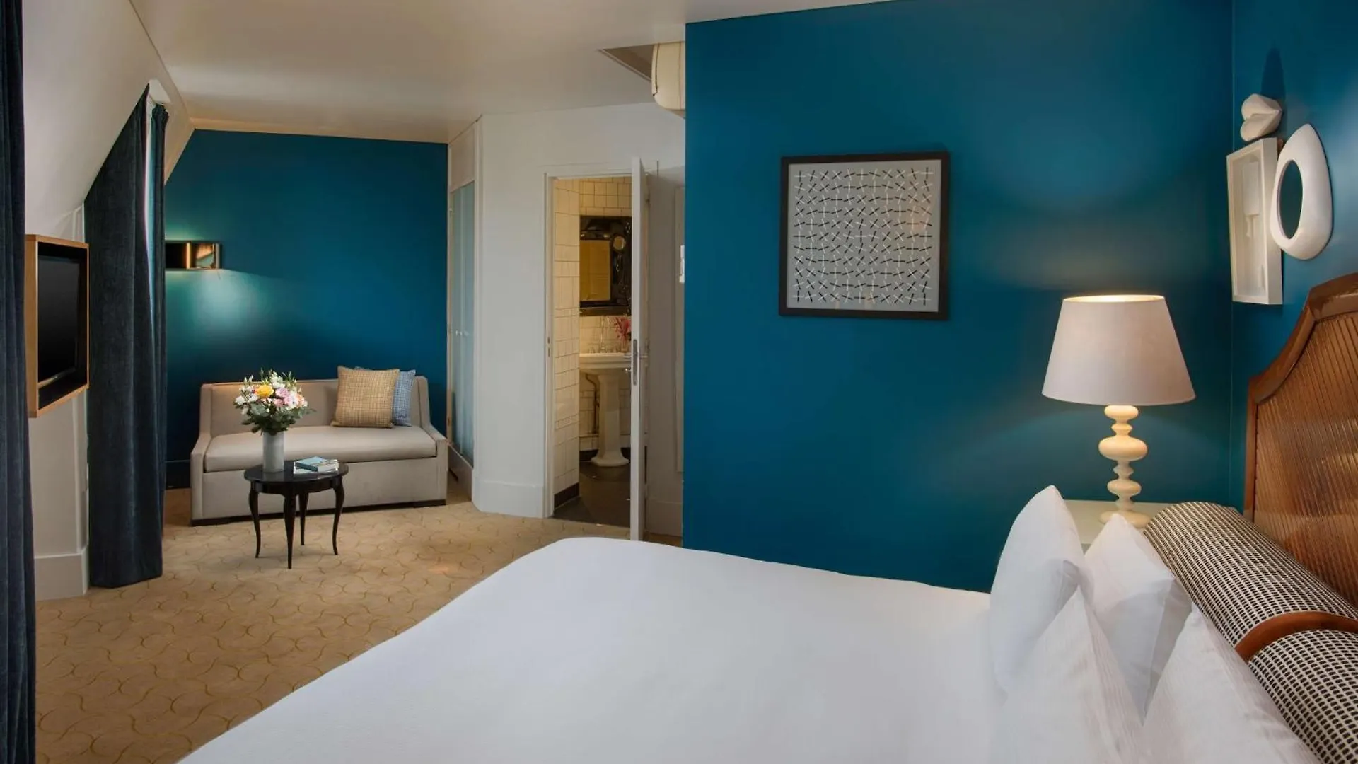 Opera Faubourg Hotel